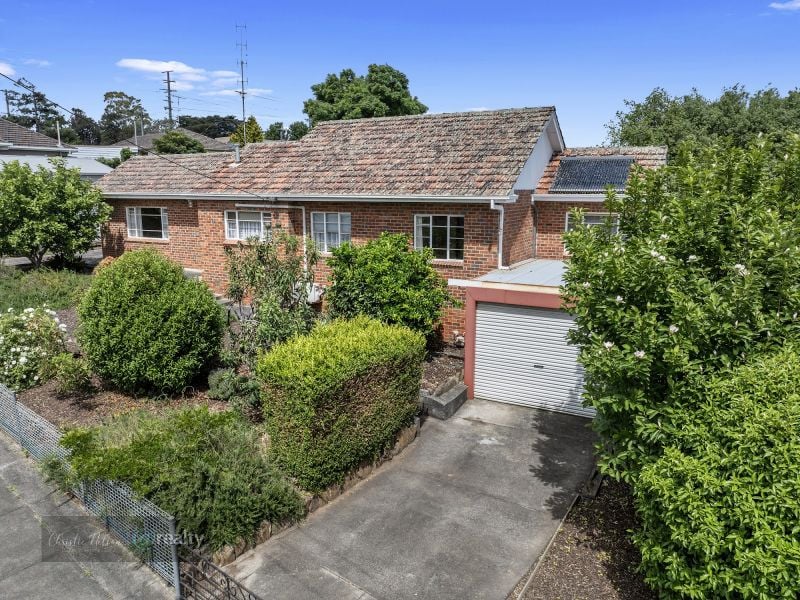 32 BLACKMORE AVE, LEONGATHA, VIC 3953