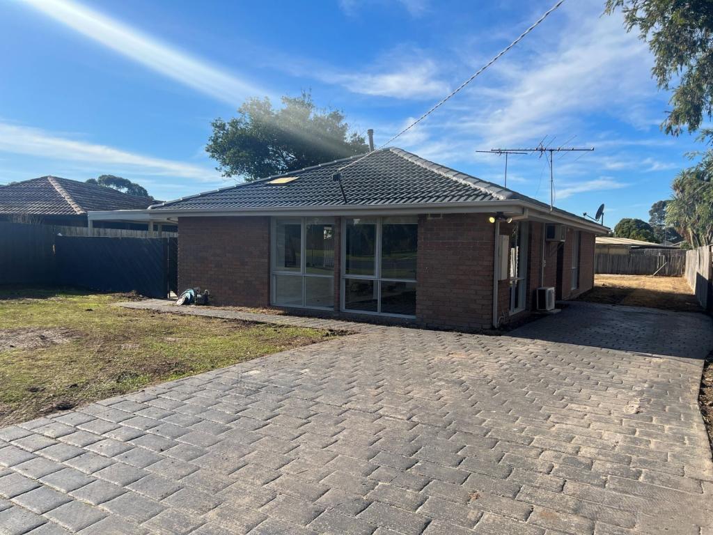 98 Racecourse Rd, Pakenham, VIC 3810