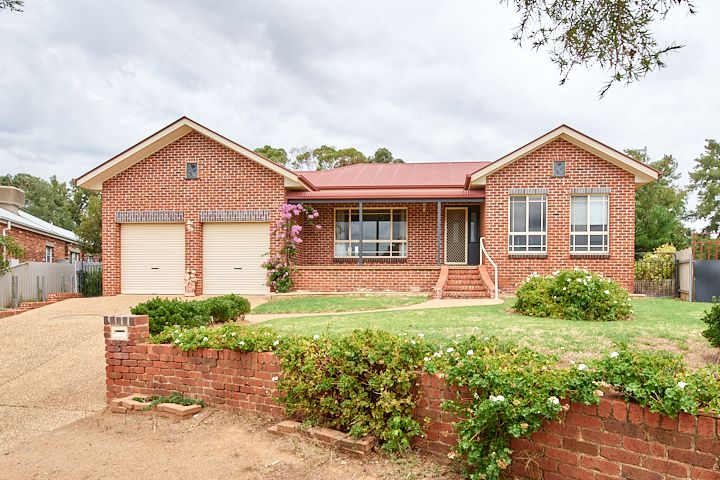 6 Minya Pl, Glenfield Park, NSW 2650