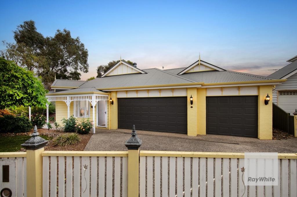 71 Oakview Pde, Caroline Springs, VIC 3023