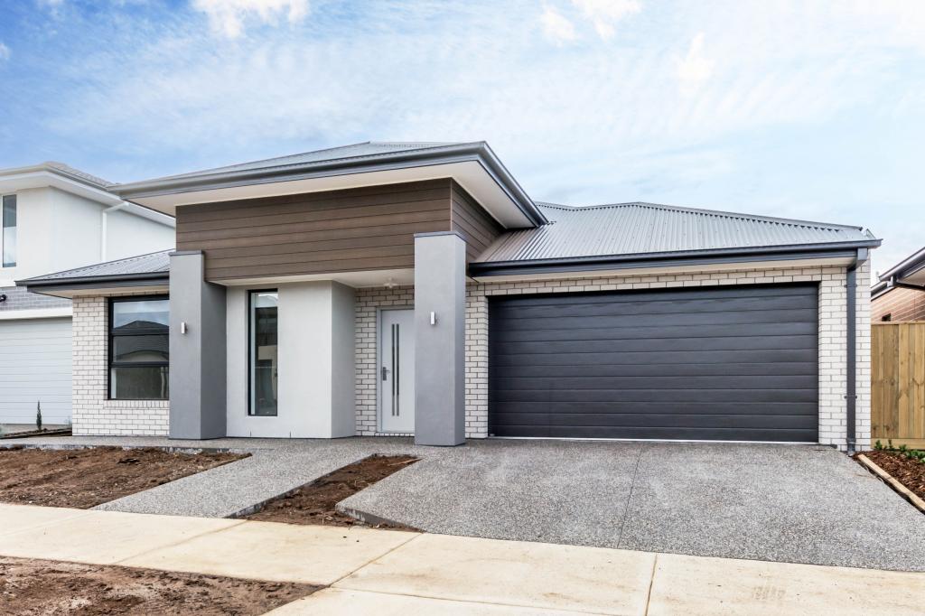 8 Cradle Cct, Manor Lakes, VIC 3024