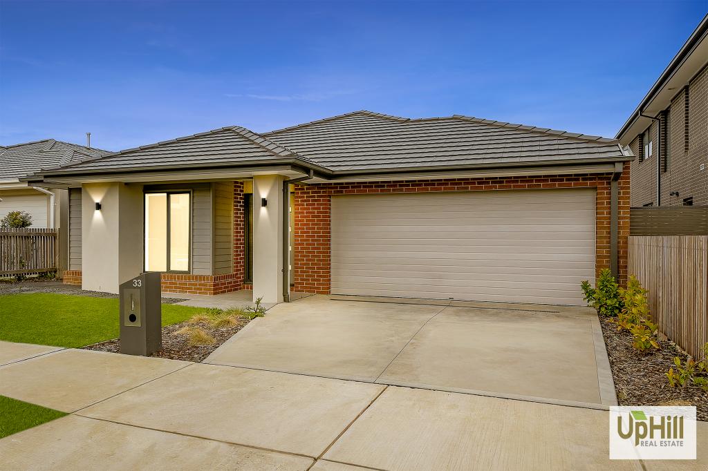33 Woolly Pde, Clyde North, VIC 3978