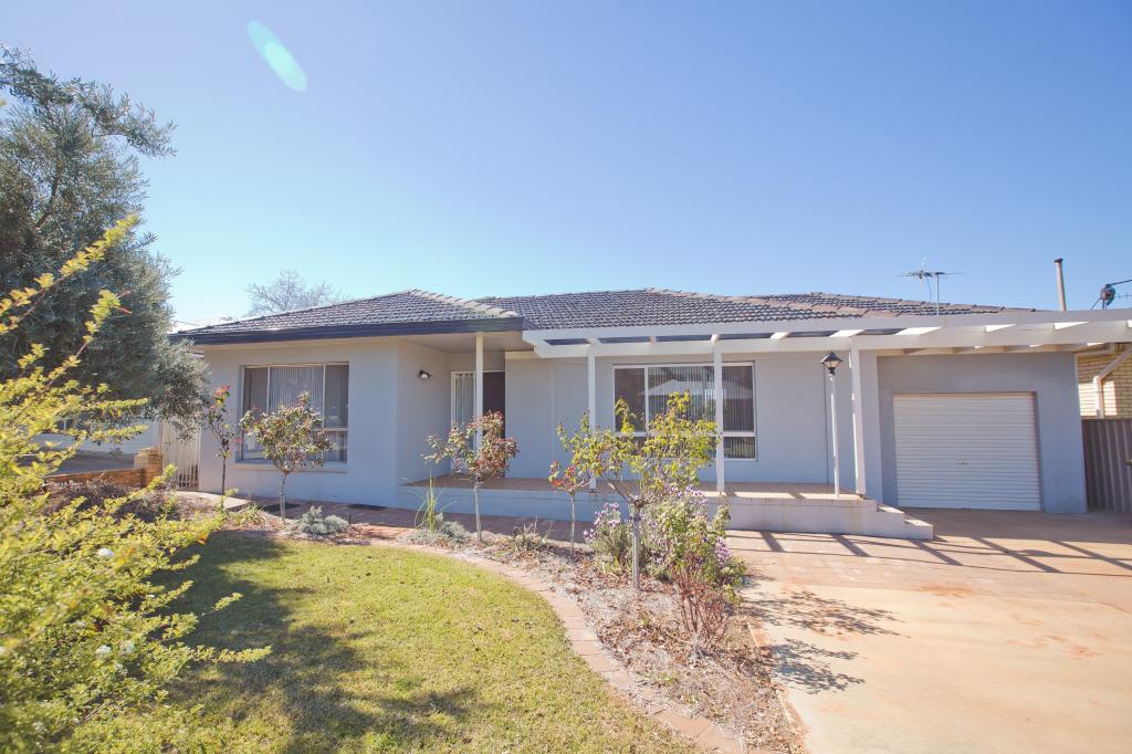 11 Hart St, Griffith, NSW 2680