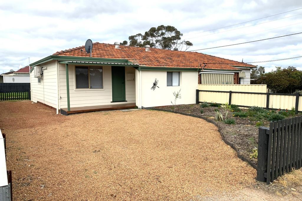 2a Northmore St, Narembeen, WA 6369