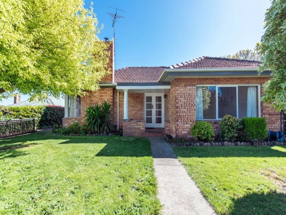 136 COLERAINE RD, HAMILTON, VIC 3300