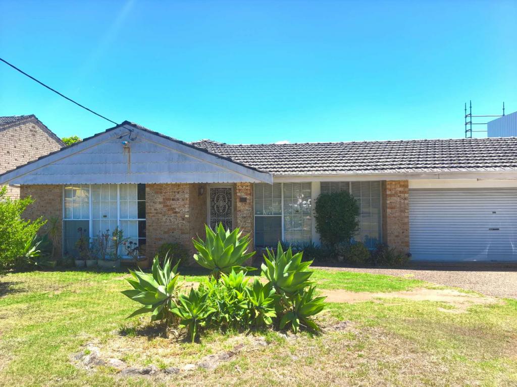 22 Maddecks Ave, Moorebank, NSW 2170