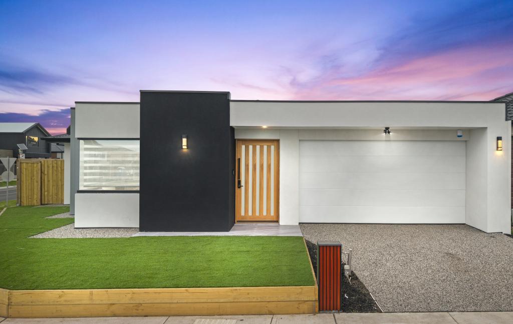 24 Swiss Bvd, Donnybrook, VIC 3064