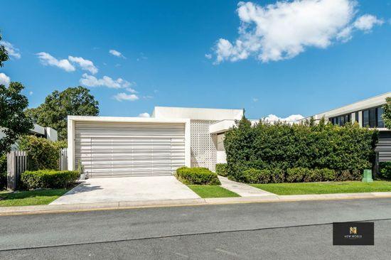 2 The Dress Cir, Benowa, QLD 4217