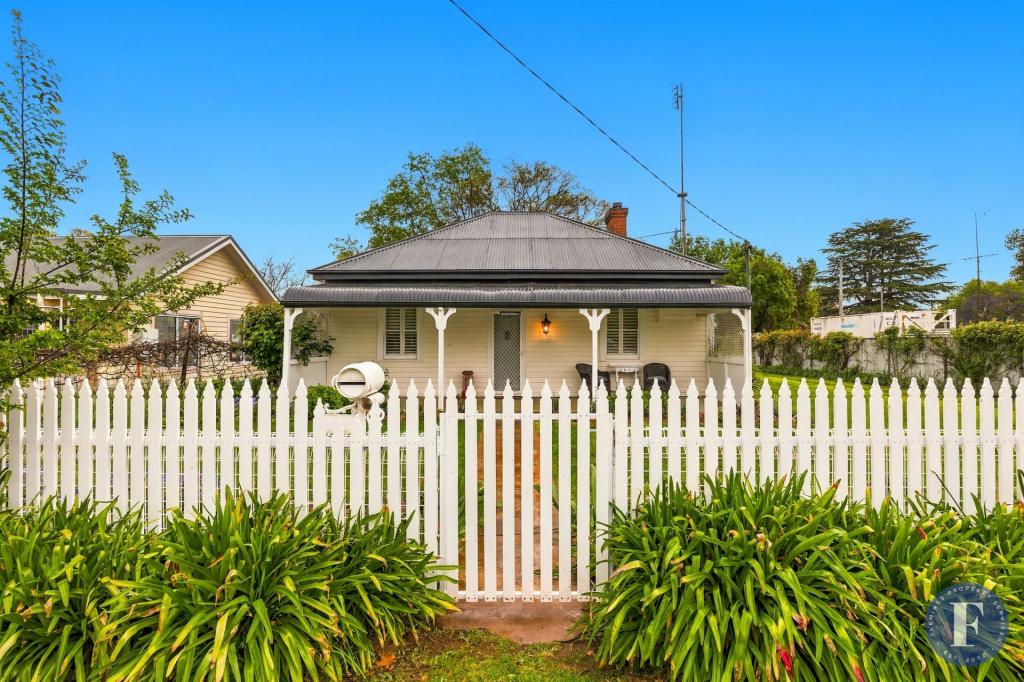 88 Marsden St, Boorowa, NSW 2586