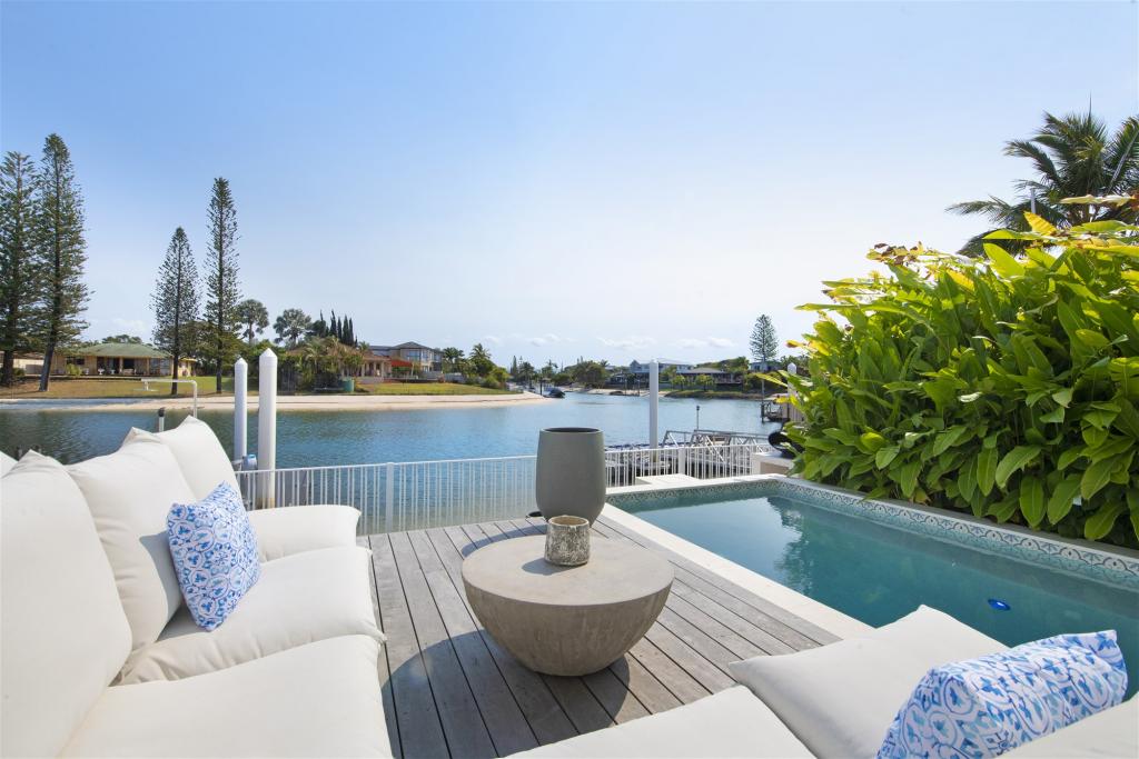52a Avanti St, Mermaid Waters, QLD 4218