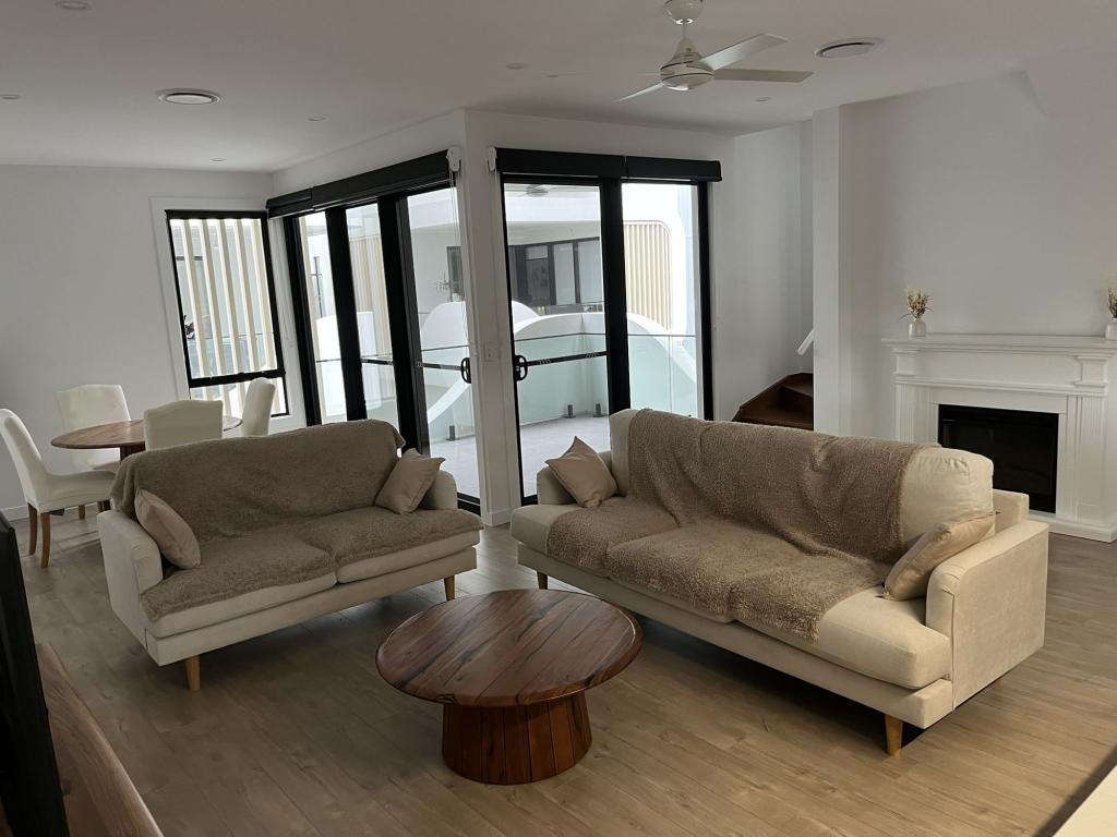 Contact agent for address, SOUTHPORT, QLD 4215