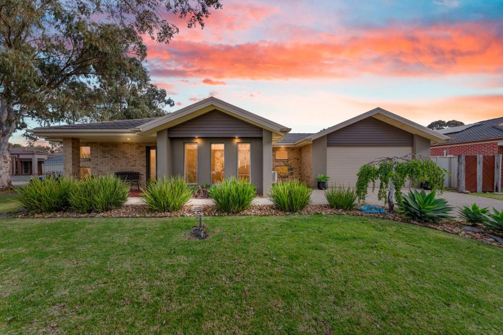 1 Wonboyn Cl, Pakenham, VIC 3810