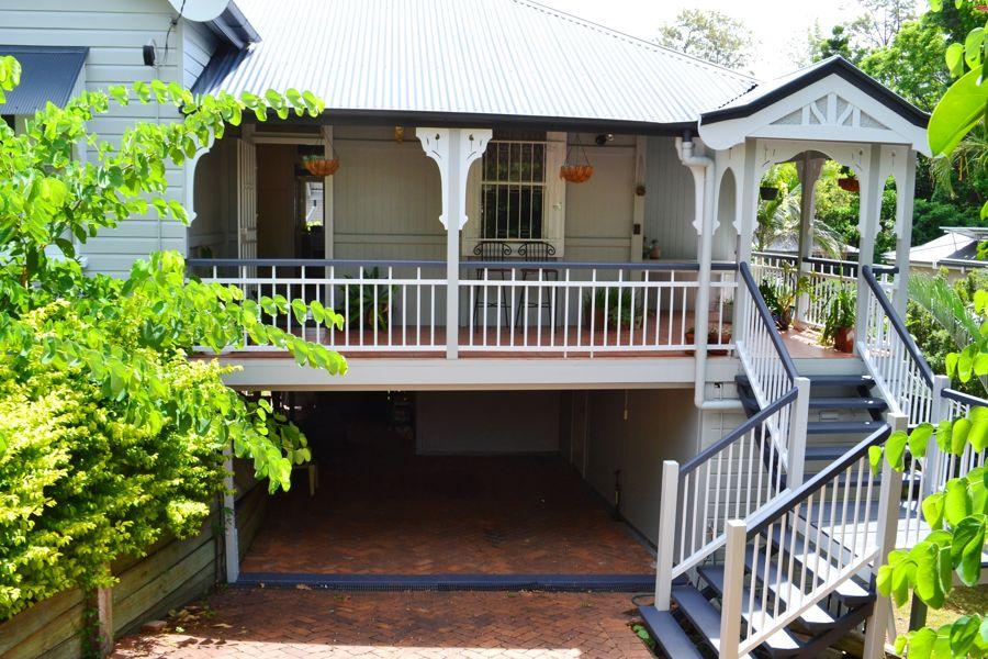 17 HAZELWOOD ST, HIGHGATE HILL, QLD 4101