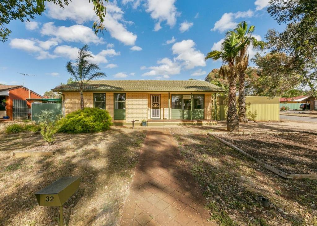 32 Alawoona Rd, Munno Para, SA 5115