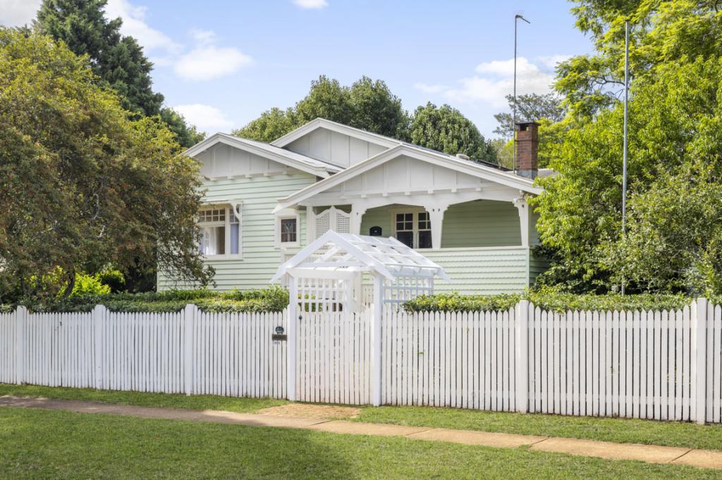 43 Geoffrey St, Mount Lofty, QLD 4350