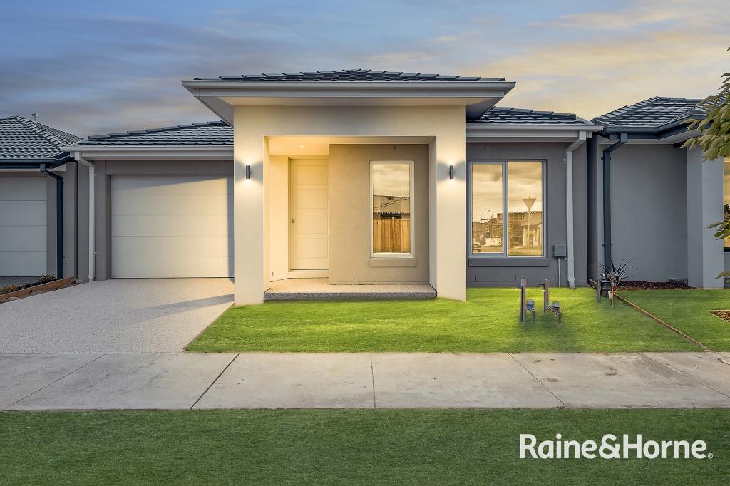 45 Volunteer Ave, Cranbourne South, VIC 3977