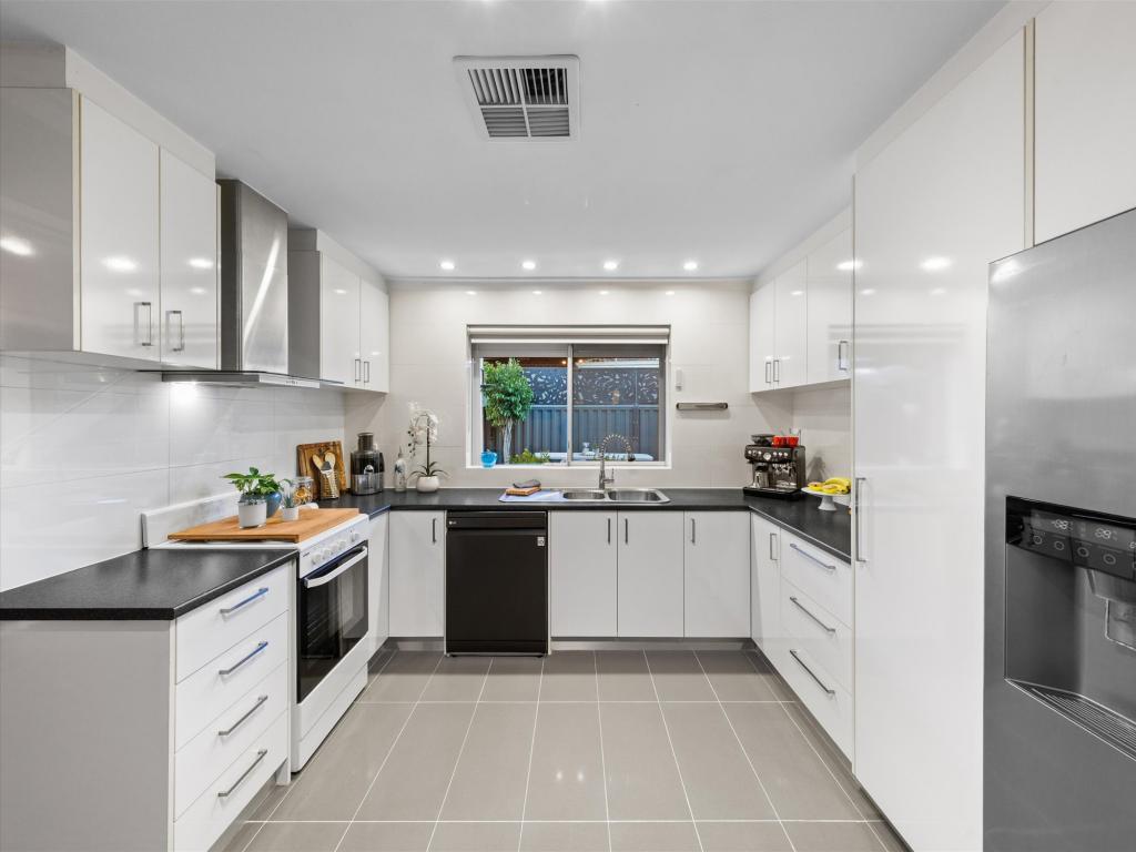 35 Hamilton Rd, Hamilton Hill, WA 6163