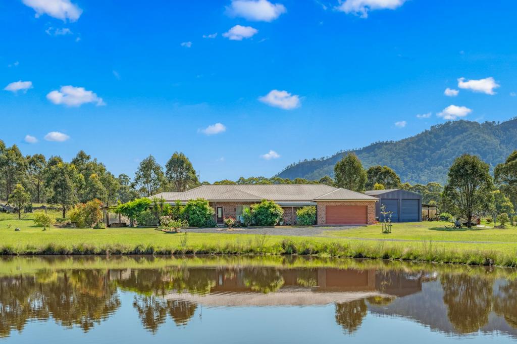 33 Moonlight Cct, Gloucester, NSW 2422