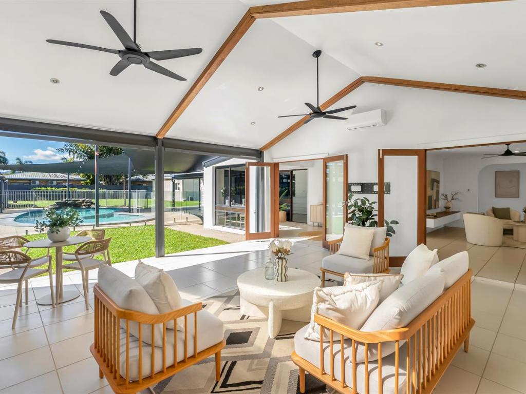 9 Trucano Cl, Whitfield, QLD 4870