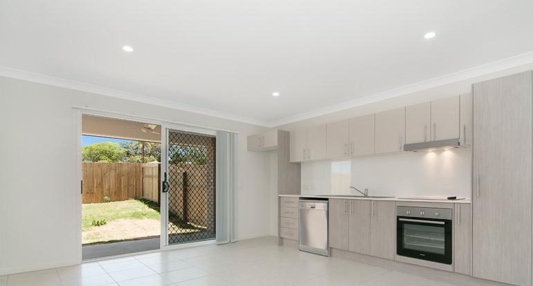 2/237 Edwards St, Flinders View, QLD 4305