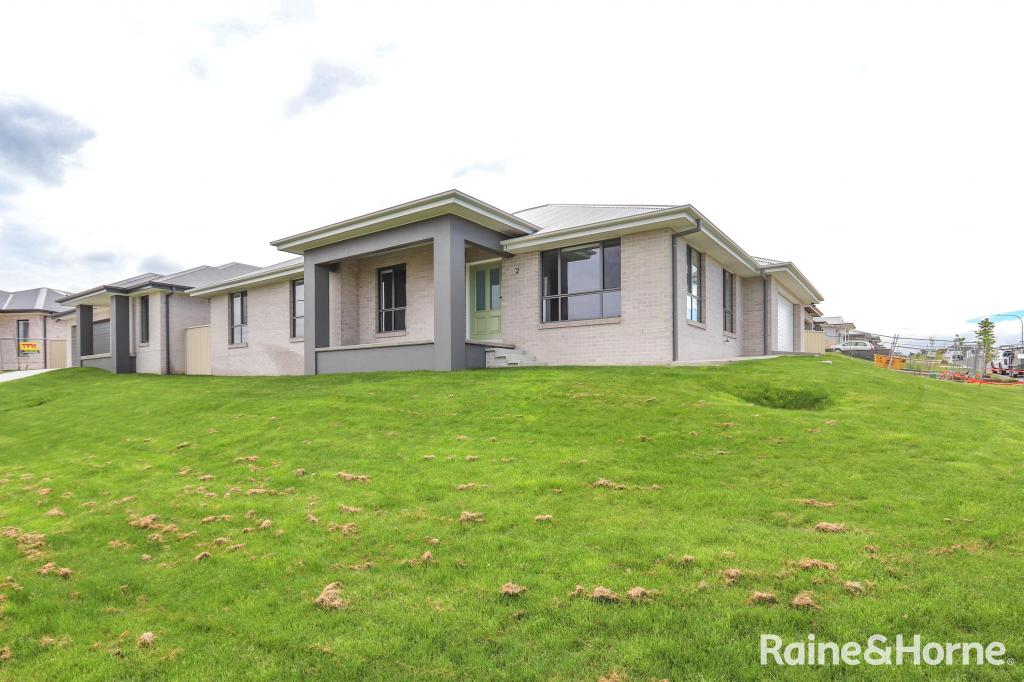 2 FOSKETT DR, KELSO, NSW 2795