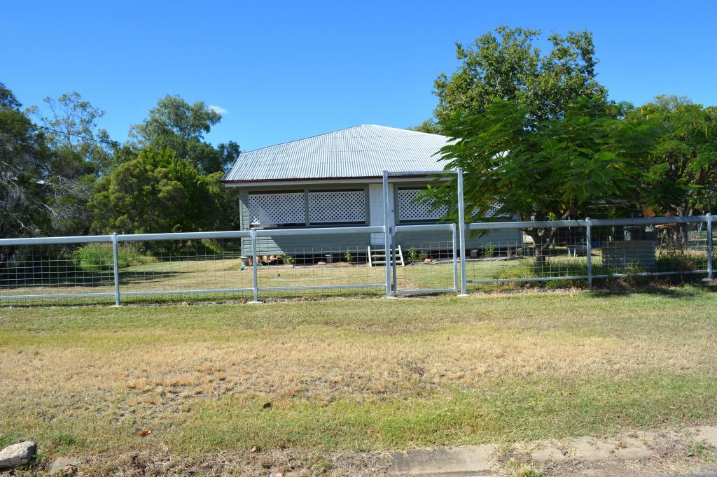 3 Flora St, Blackall, QLD 4472