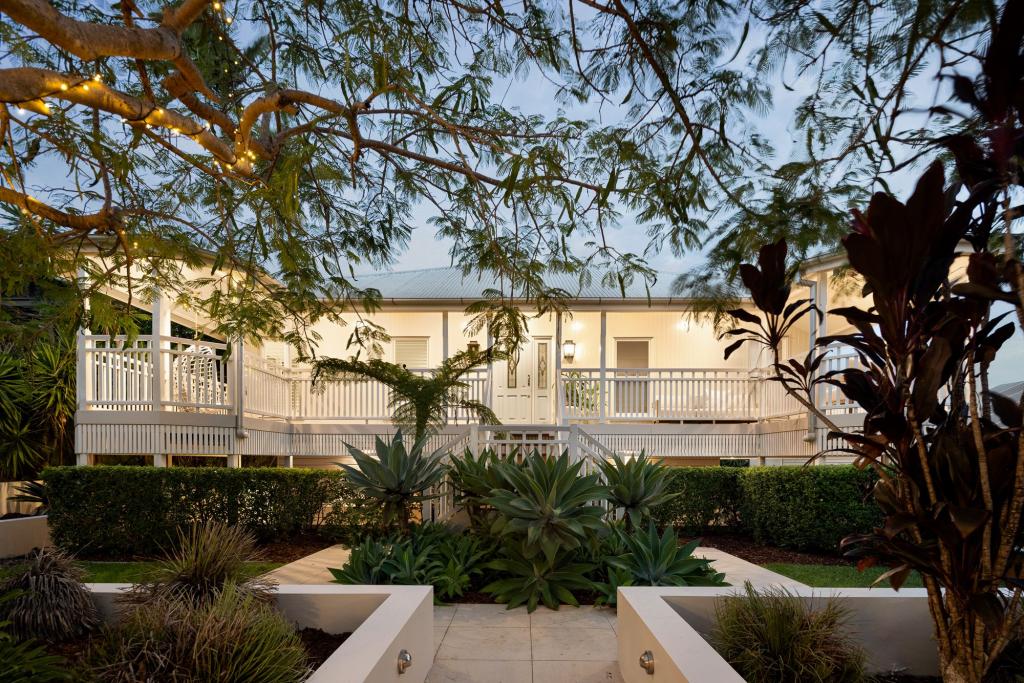 27 Yarradale St, Newmarket, QLD 4051