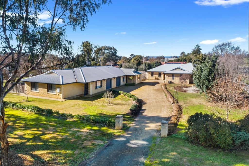 70 Johnson St, Oxley, VIC 3678