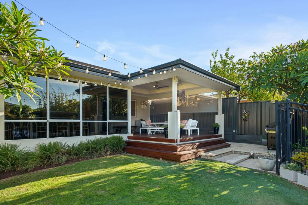 18 Davenport Rd, Booragoon, WA 6154