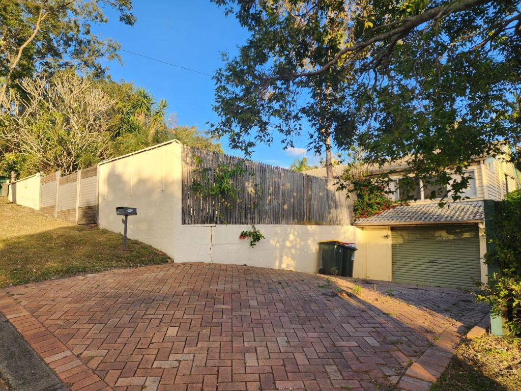 8 Balmore St, Indooroopilly, QLD 4068