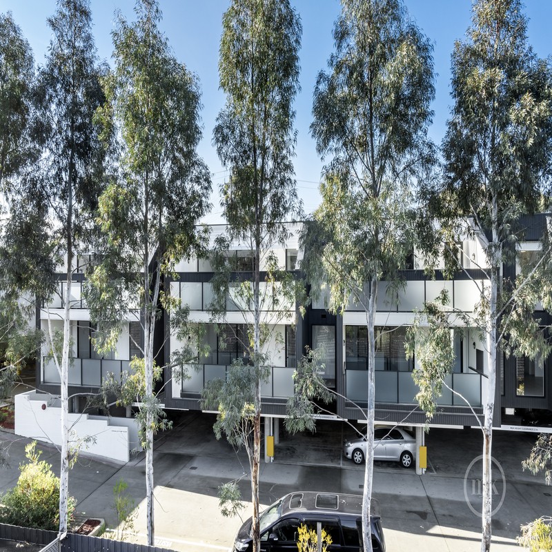 208/64 BRIDGE ST, ELTHAM, VIC 3095