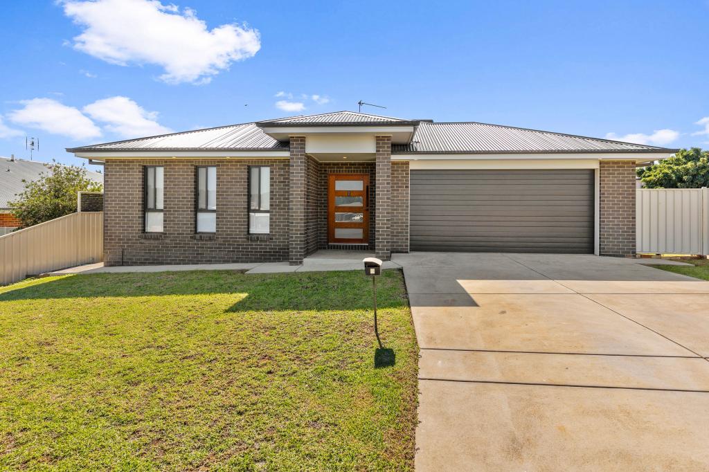 7 Hayes Cres, Junee, NSW 2663