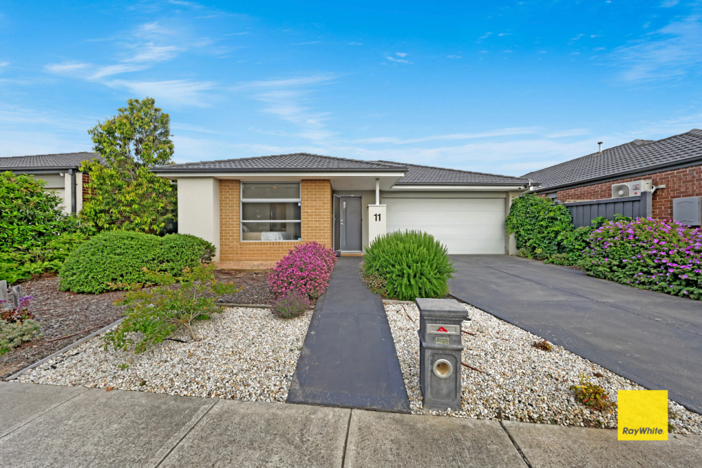 11 Rochester Dr, Mickleham, VIC 3064