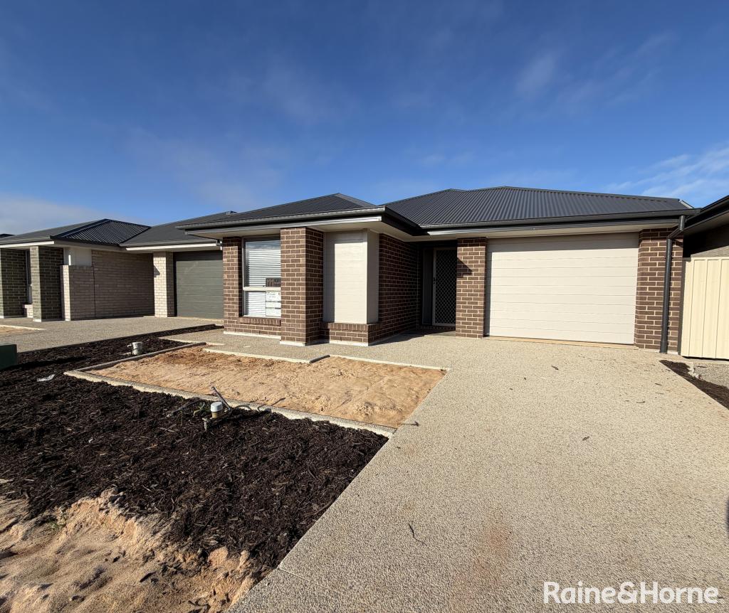 7 Young Ct, Munno Para West, SA 5115