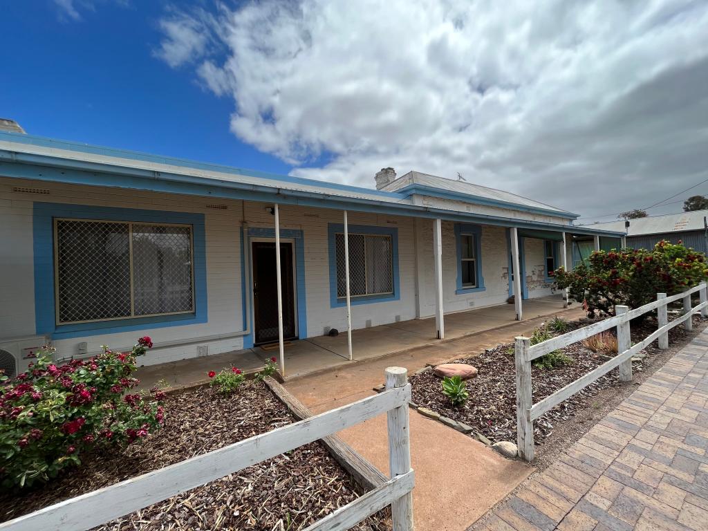 14 First St, Quorn, SA 5433