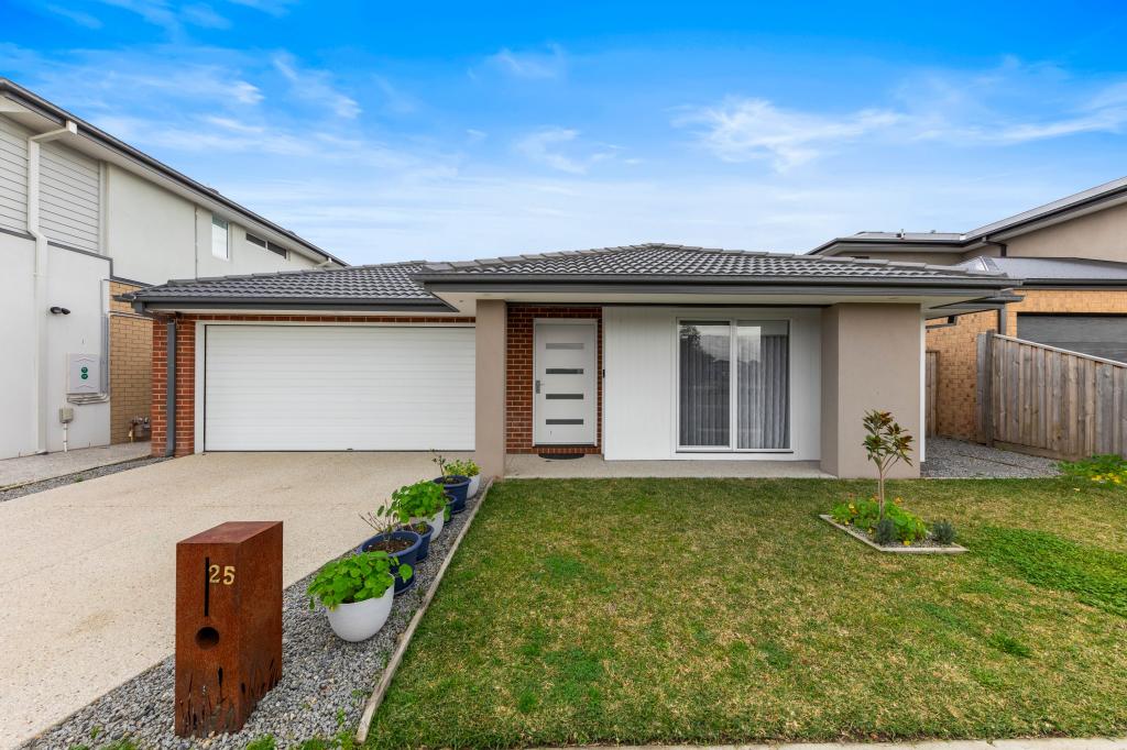 25 CAIRNS CRES, OFFICER, VIC 3809