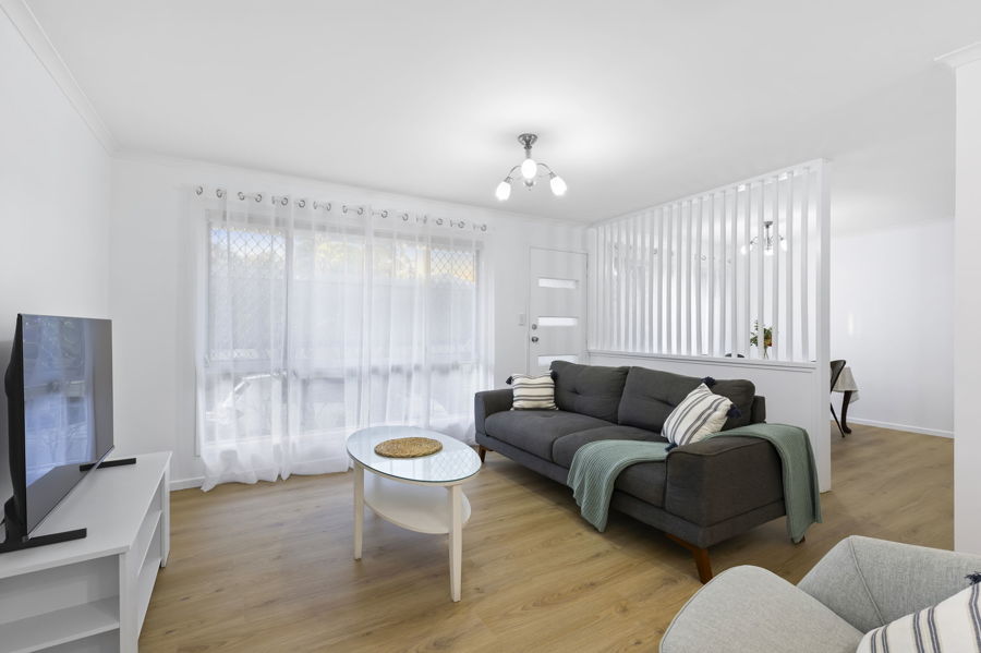 6 MACQUARIE AVE, MOLENDINAR, QLD 4214