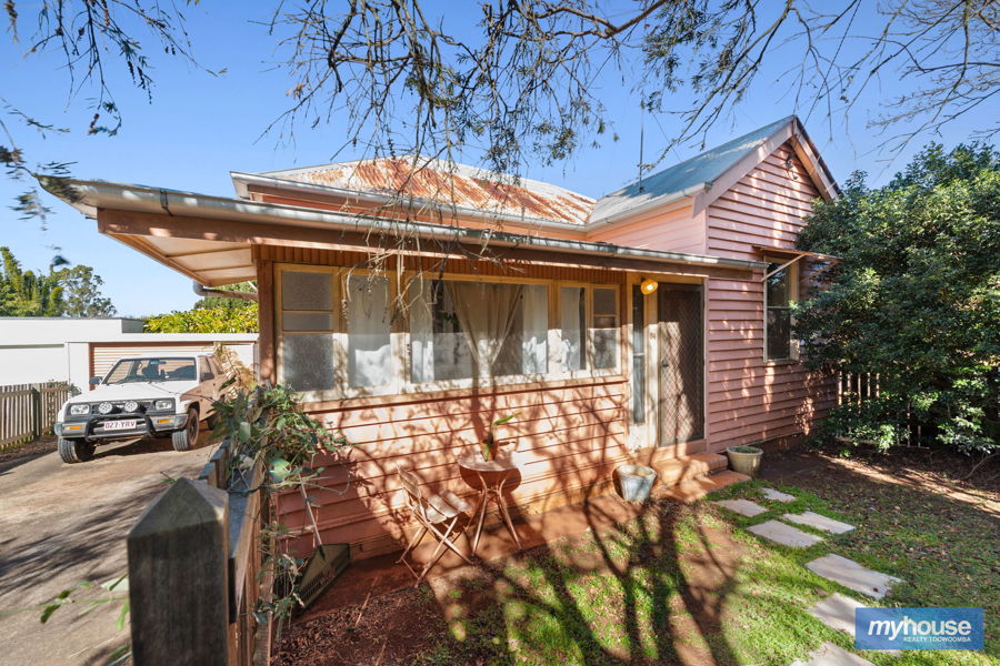 64 Geoffrey St, Mount Lofty, QLD 4350