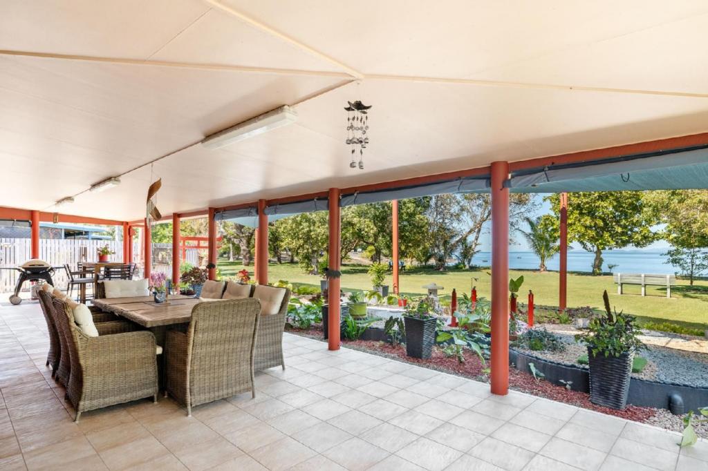 20 Davison Rd, Wilson Beach, QLD 4800