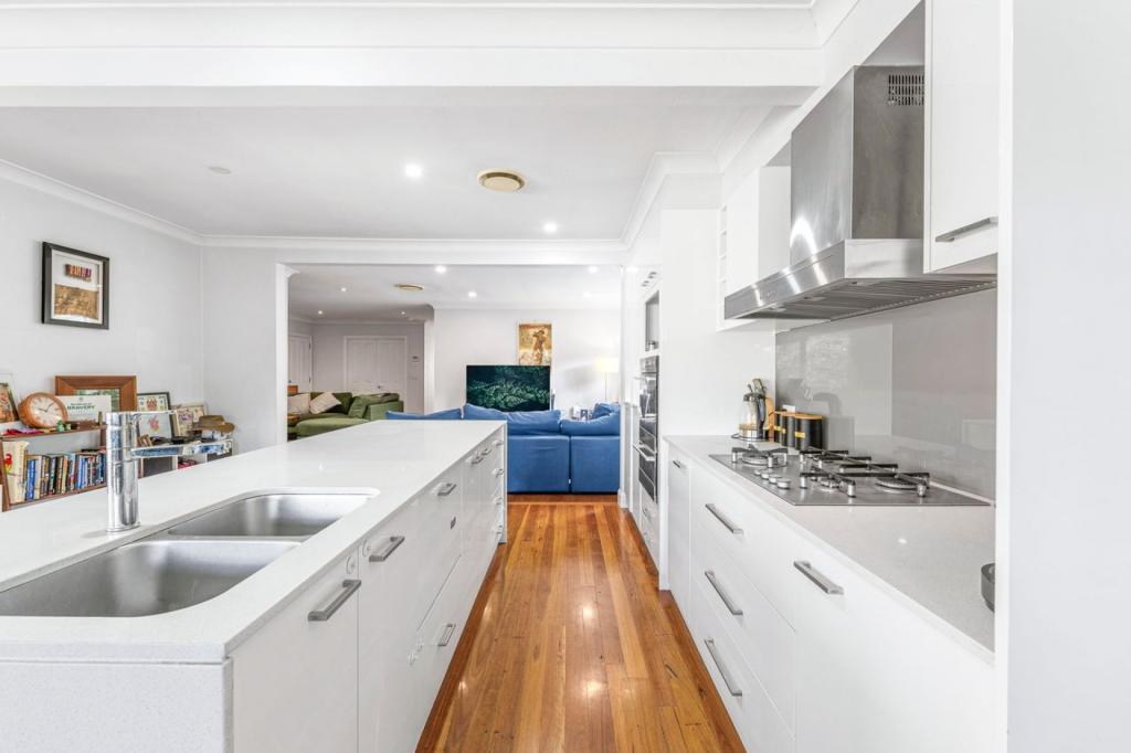 9 LABUAN RD, HOLSWORTHY, NSW 2173