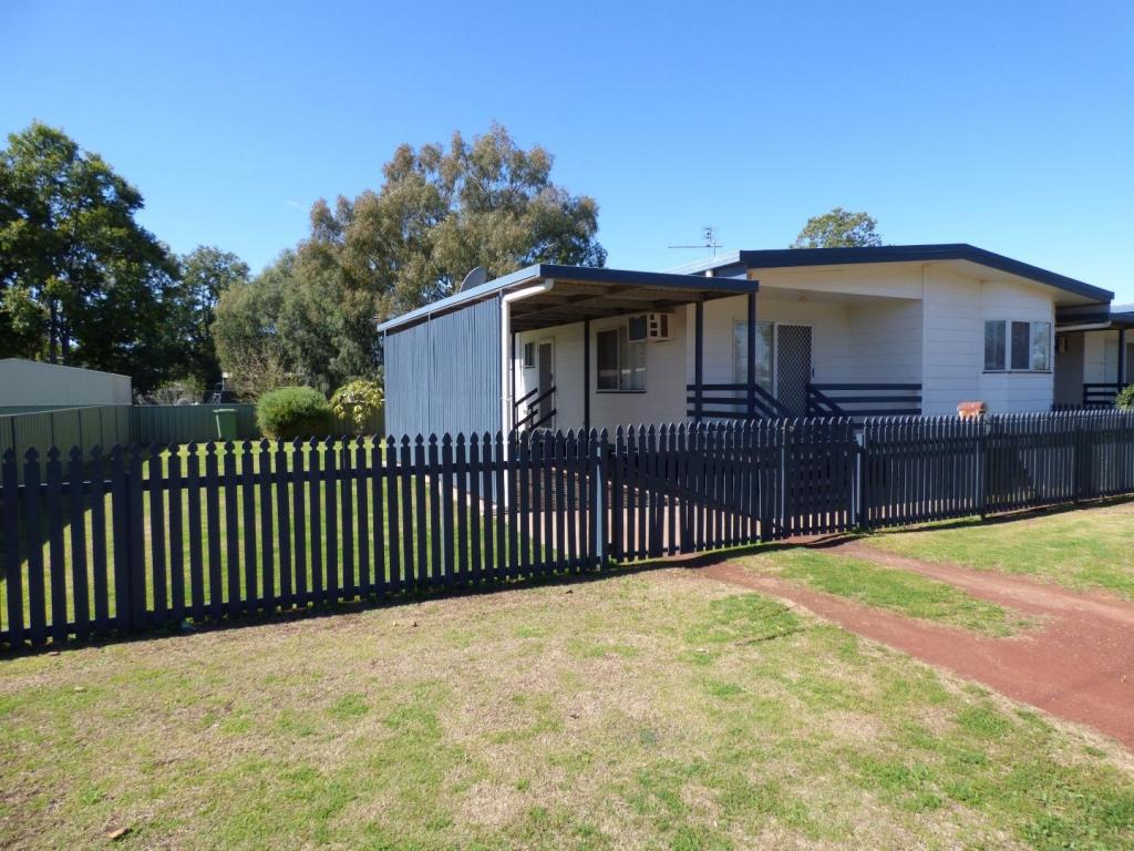 Unit 2, 25 Hutt St, St George, QLD 4487