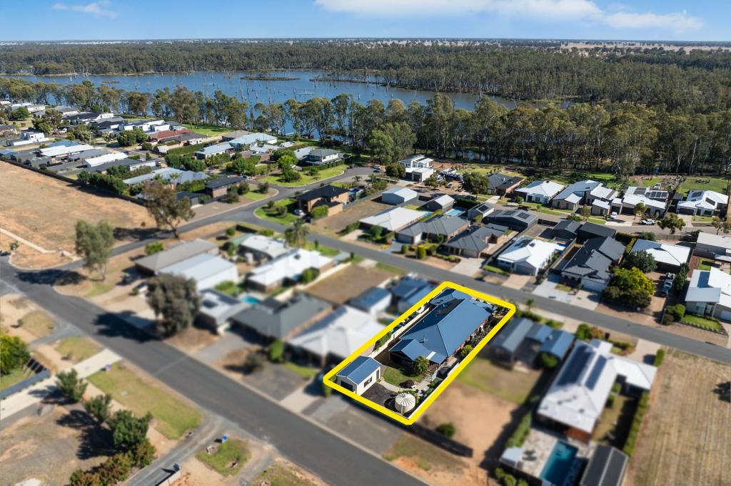 11 CLARKE ST, BUNDALONG, VIC 3730