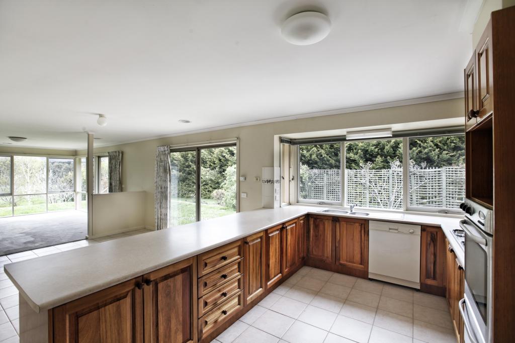33 Tennyson St, Woodend, VIC 3442