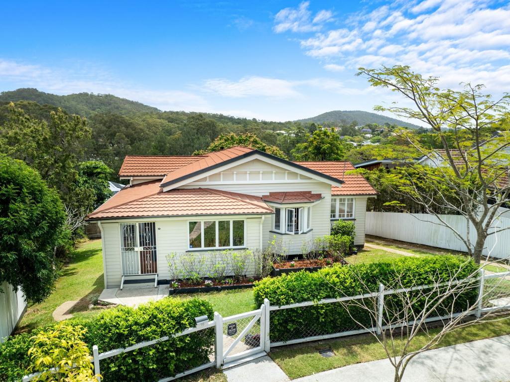 16 Cecil Rd, Bardon, QLD 4065