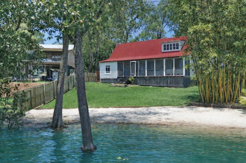 31 Calm Waters Cres, Macleay Island, QLD 4184