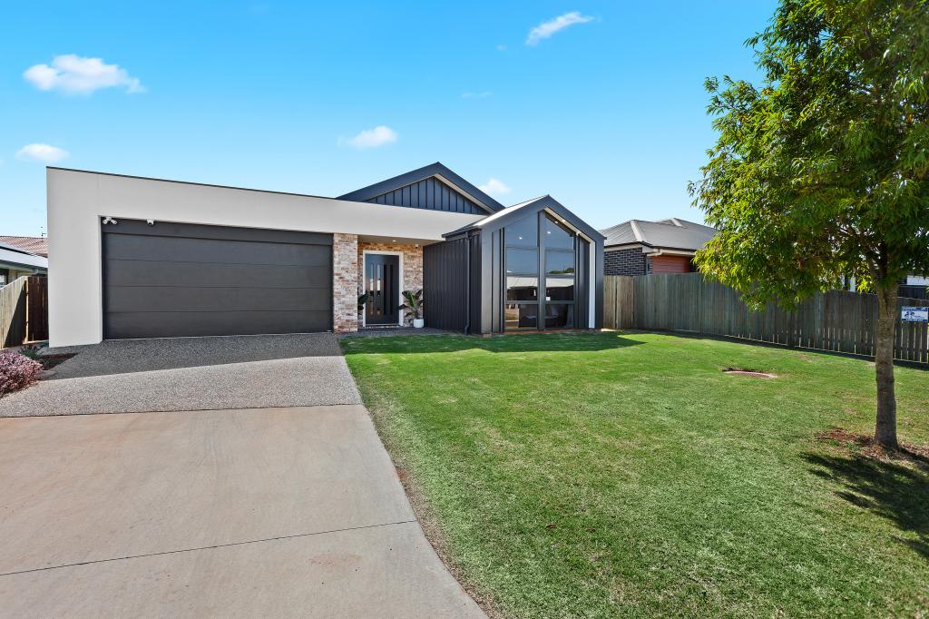 11 Madonna Cct, Middle Ridge, QLD 4350