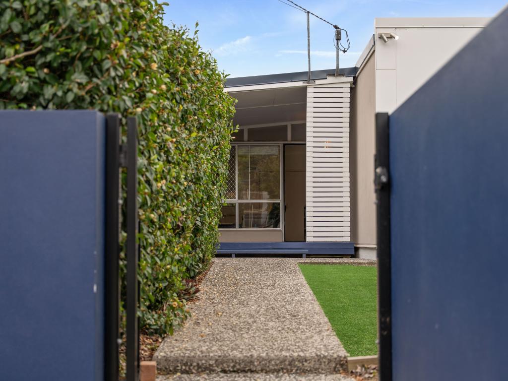 7 Dinterra Ave, Ferny Hills, QLD 4055