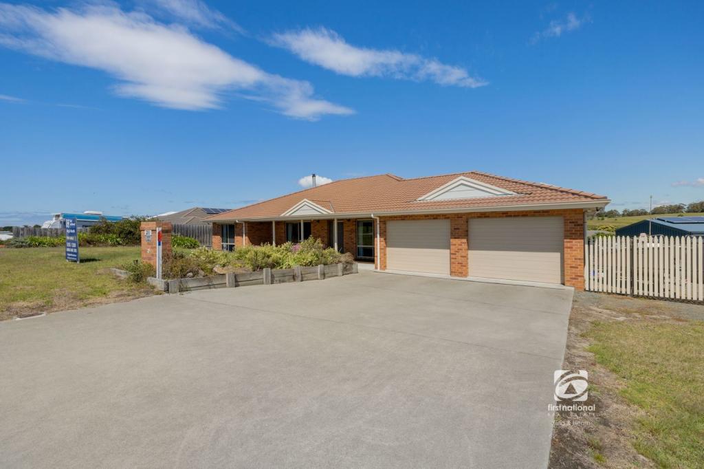 21 Westbury Way, Lakes Entrance, VIC 3909