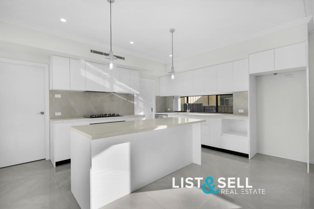 15 Cedric St, Macquarie Fields, NSW 2564