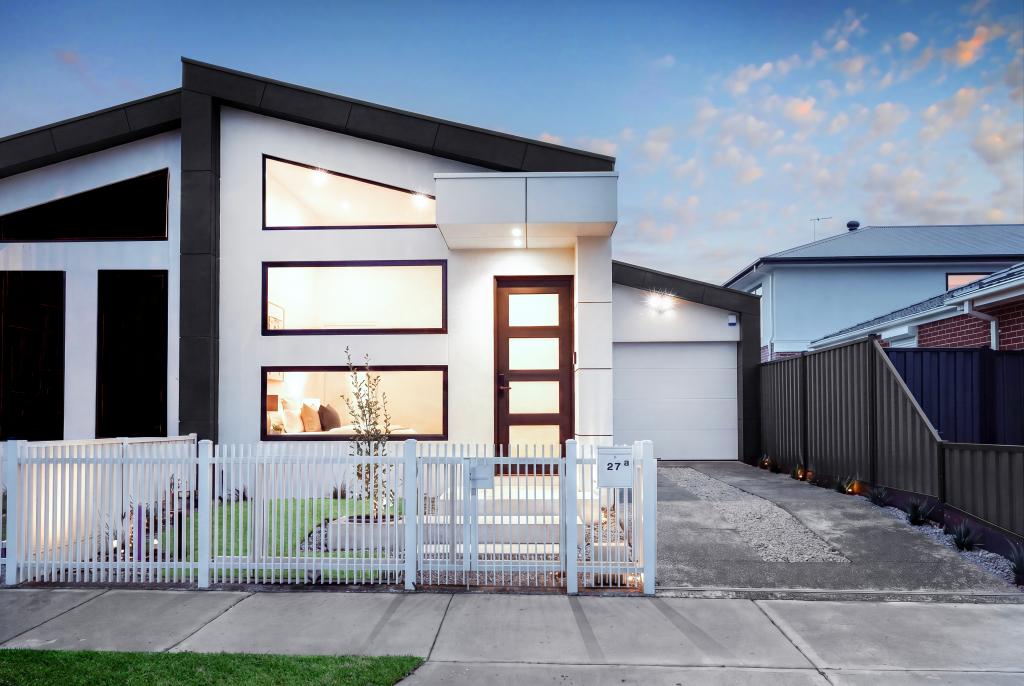 27a Taloumbi Cres, Greenvale, VIC 3059